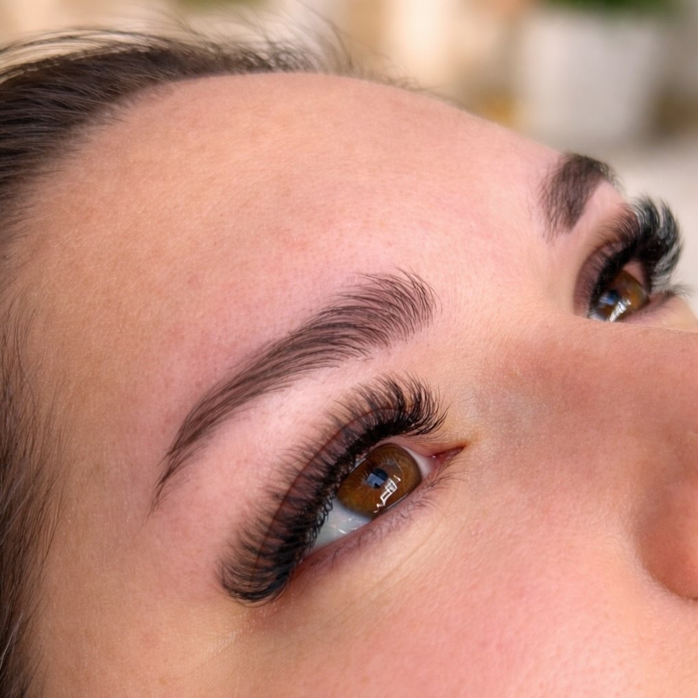 Finished lash extensions and shaped eyebrow close-up by BeautifulClawz